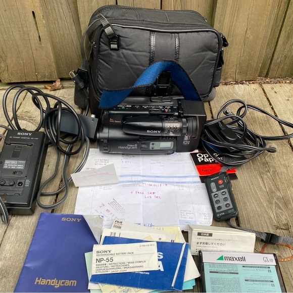 Vintage 1991 Sony Video 8 Handycam Video Camera WITH ORIGINAL RECEIPT FROM 1991 - Picture 9 of 16